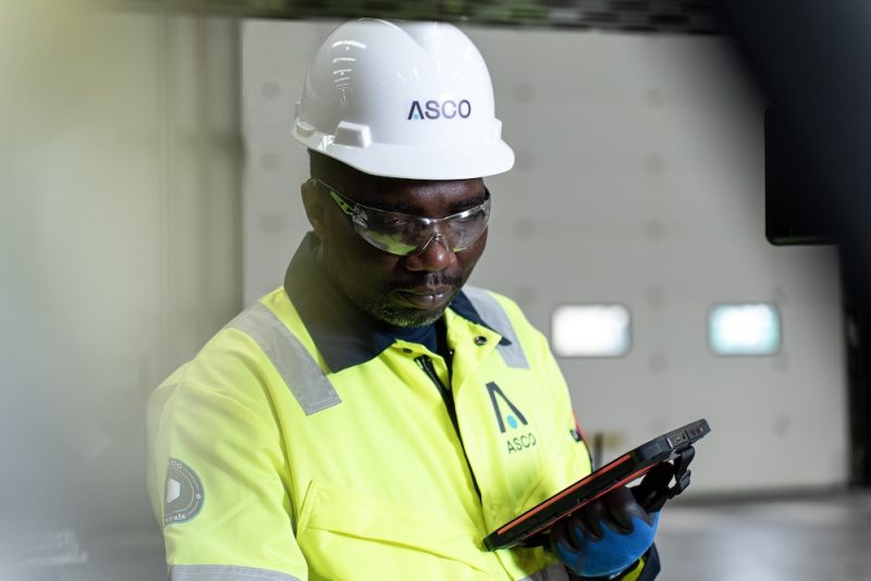 Warehousing - Worker in Warehouse